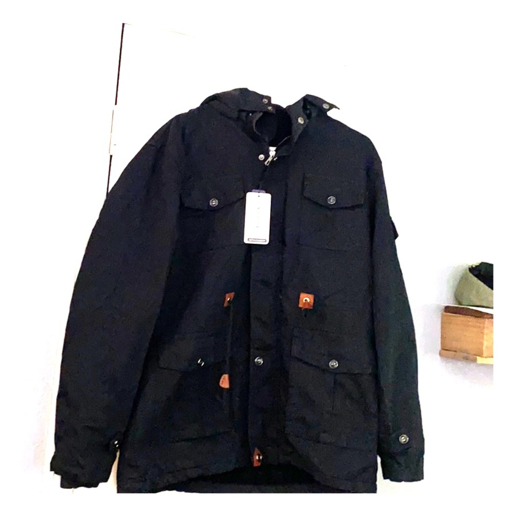 Yilote Men’s fashion coat size Large Brand New